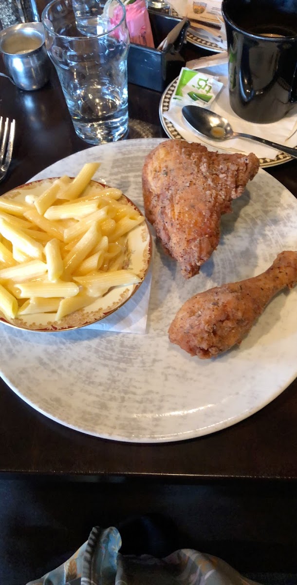 GF Mac and cheese with Fried chicken