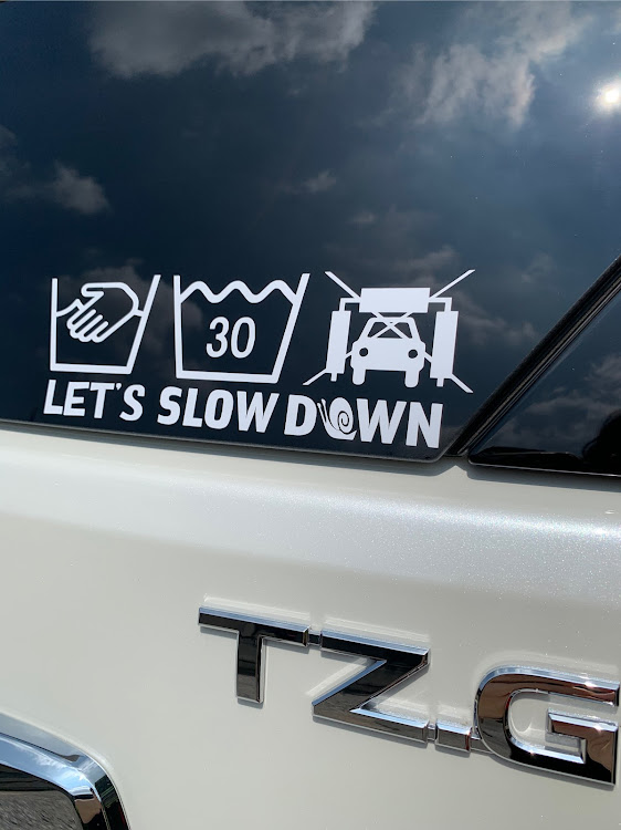 ランドクルーザープラドのステッカー・ＨＯＮＥＳＴ・オネスト・slowdownに関するカスタム事例の投稿画像1枚目