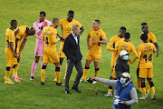 Kaizer Chiefs coach Stuart Baxter and his players during the Carling Black Label Cup match between Orlando Pirates and Kaizer Chiefs at Orlando Stadium on August 1, 2021 in Johannesburg. 