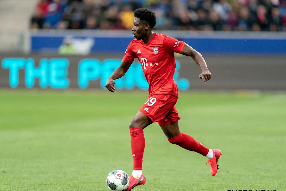 🎥 Alphonso Davies stelt immense snelheid weer tentoon: "Hij staat fout gepositioneerd, maar dan is het even 'Meep, meep, hier komt de FC Bayern Road Runner'"