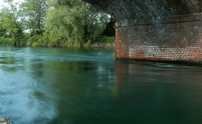 Lì... dove scorre il fiume. di Paolo Zanoni