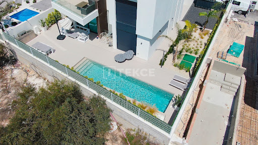 Maison avec piscine et terrasse 2