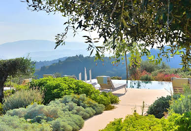 Villa avec piscine en bord de mer 4