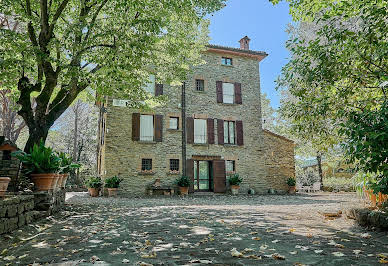 Farmhouse with garden 17