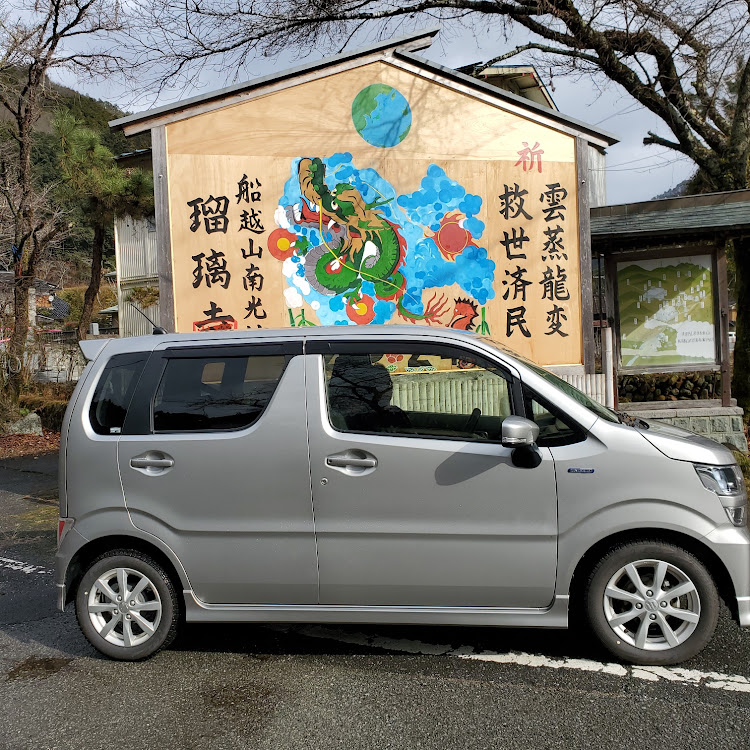 ワゴンRの今年もよろしくお願いします・お寺前で・お正月休みに関するカスタム事例の投稿画像4枚目