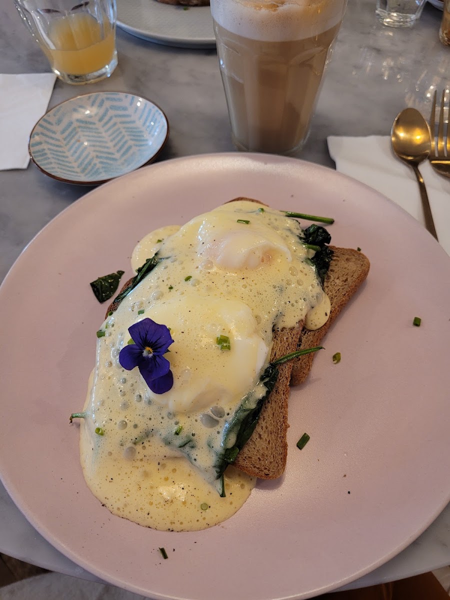 Poached eggs with spinach and hollandaise sauce on gluten free toast