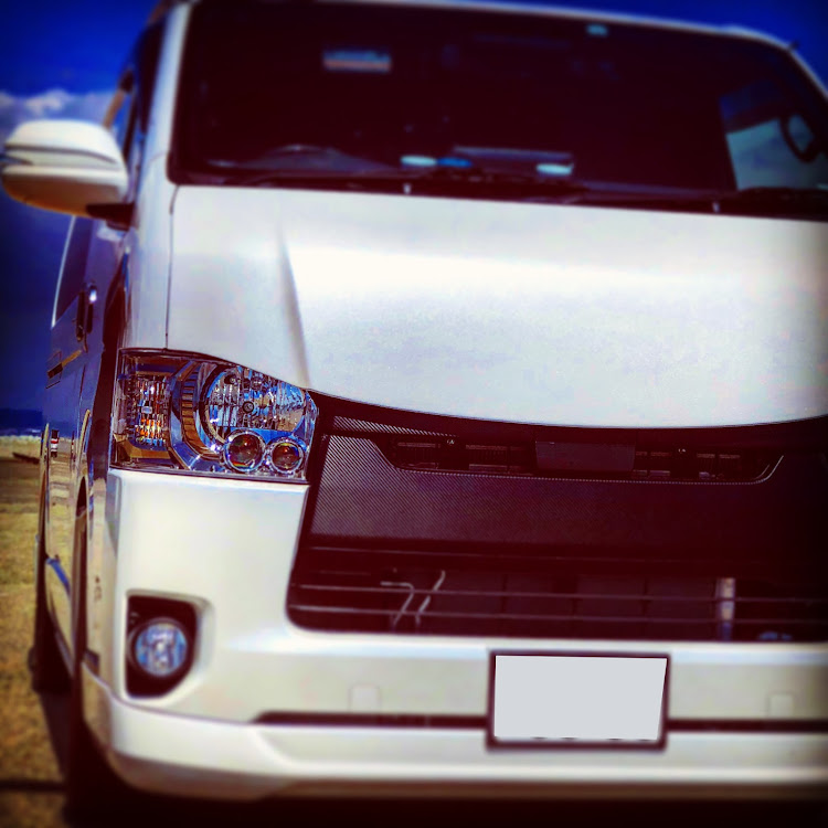 ハイエースバンの右斜め前写真展・ハイエースに関するカスタム事例の投稿画像1枚目