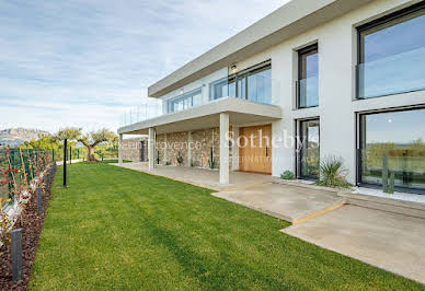 Villa with pool and garden 5