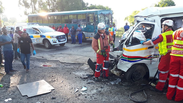 Four people were killed when a minibus taxi and a bus collided on Howick’s Main Road in the KwaZulu-Natal Midlands.