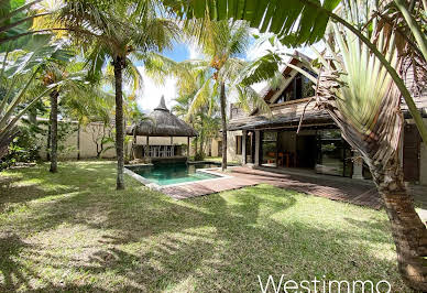 Villa avec piscine et jardin 1