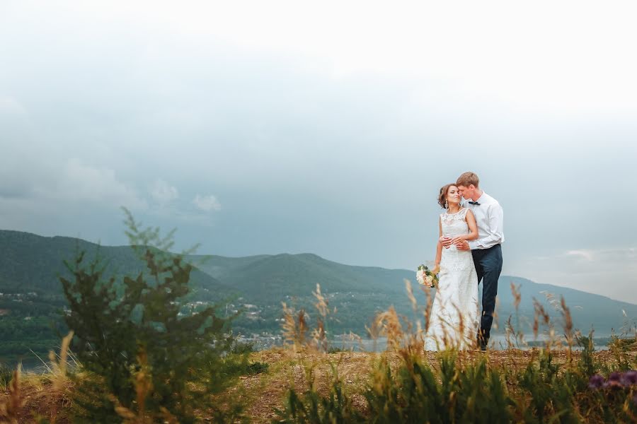 Wedding photographer Olga Bogatyreva (olyoli). Photo of 28 August 2017