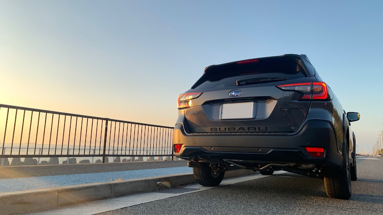 レガシィ アウトバックの夕日に輝くあなたの愛車・スバル・レガシィに関するカスタム事例の投稿画像3枚目