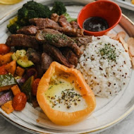 魚骨頭 Fish Bone Bistro 澳式小廚(花蓮車站店)