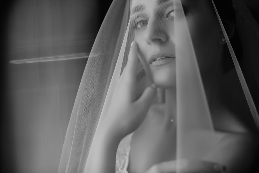 Wedding photographer Ekaterina Vecherskaya (katrinvecher). Photo of 17 April 2022