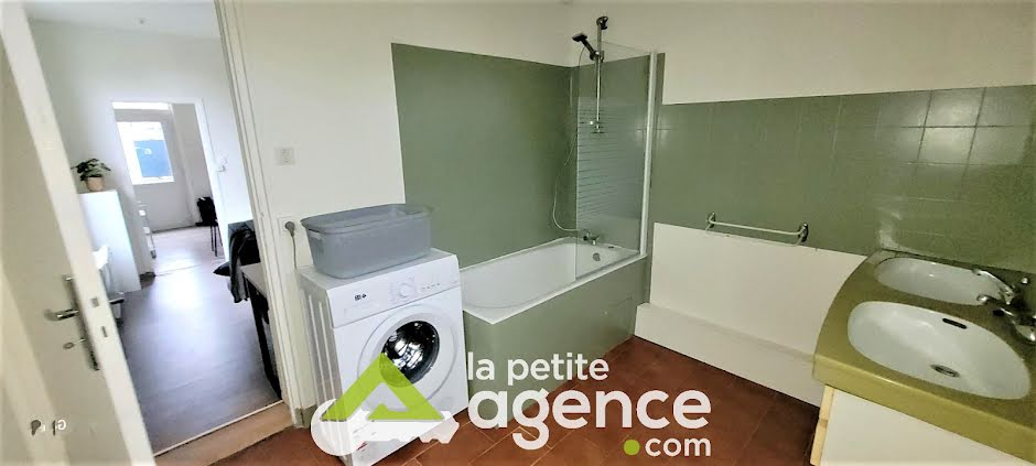 Location  appartement 1 pièce 26 m² à Montluçon (03100), 330 €