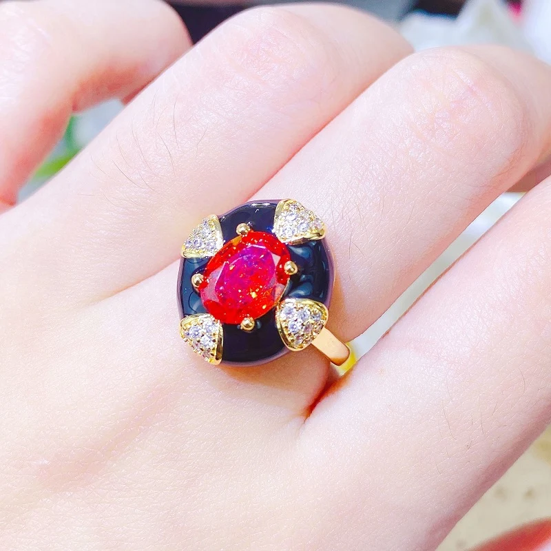 Vintage Hong Kong Style Smaragdring voor dames, emaille, strass, hoogwaardige olivijnagaat, elegant en temperamentvol. Perfecte accessoire.