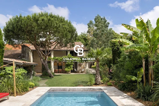 House with pool 3