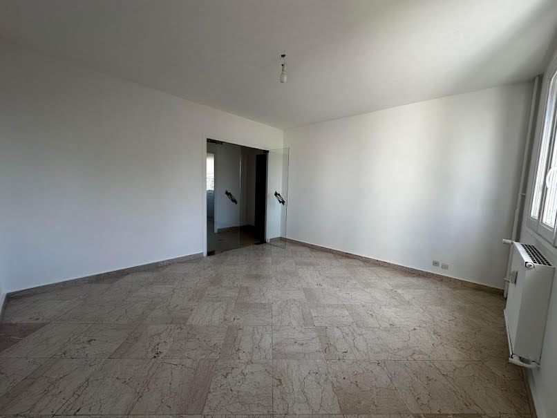 Location  appartement 3 pièces 61 m² à Aubenas (07200), 570 €