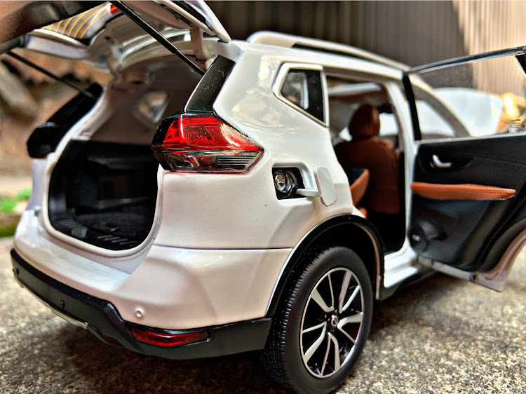 まろまろ。さんが投稿したNISSAN・ROGUE・北米仕様サイドマーカー・1/18・パウディモデルに関するカスタム事例の投稿画像5枚目