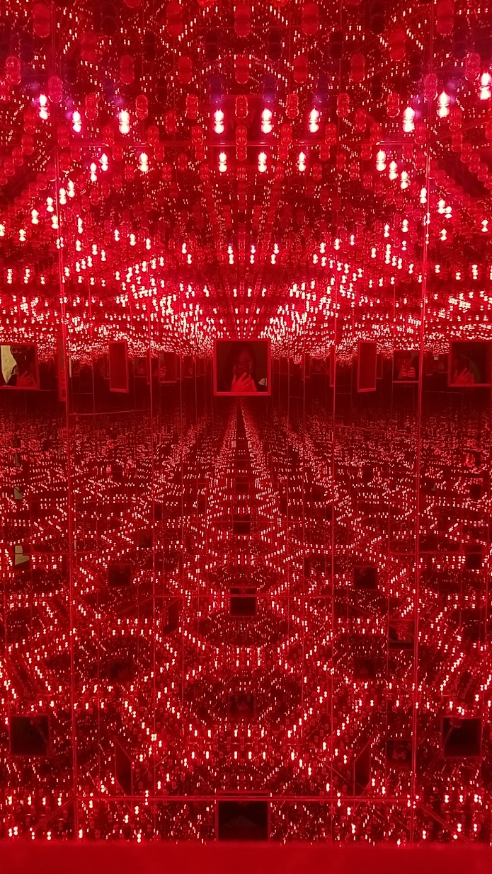 Yayoi Kusuma Infinity Mirrors at the Seattle Art Museum, Infinity Mirrored Room—Love Forever