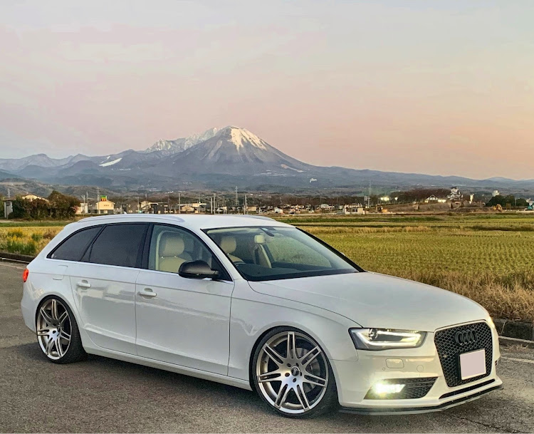 A4 アバントのアウディＡ４アバント・アウディ好きな人と繋がりたい・アウディのある生活・アウディと巡る四季・アウディのある風景に関するカスタム事例の投稿画像2枚目