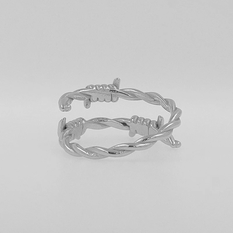 Bague femme en acier inoxydable Élégante et durable Bijou résistant à l'eau et à l'usure Idéale pour un usage quotidien et les occasions spéciales