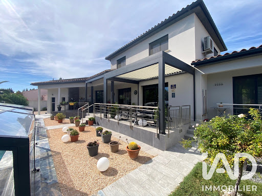House with pool and terrace 2