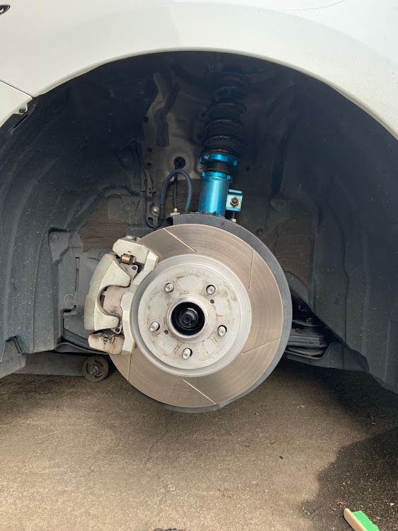 カムリのホイール交換・一眼レフ・workwheels・VS-XVに関するカスタム事例の投稿画像2枚目