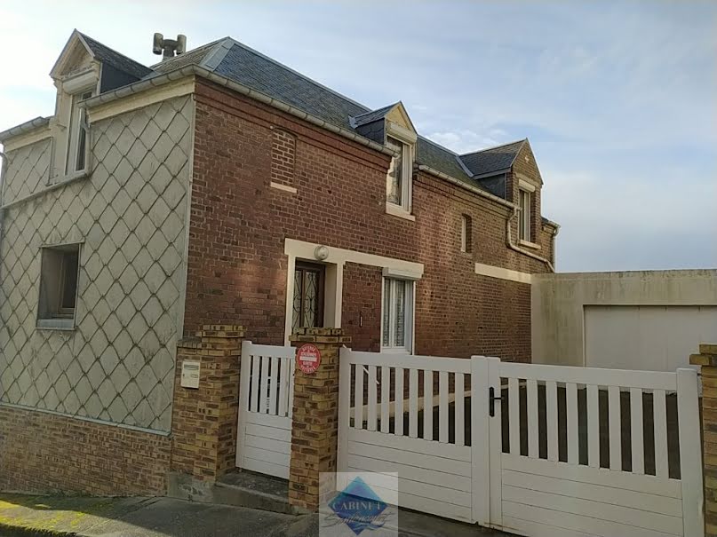 Vente maison 4 pièces 74 m² à Ault (80460), 190 000 €