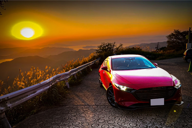 MAZDA3の広島・灰ヶ峰・秋の気配・夜景と愛車・札幌に関するカスタム事例の投稿画像1枚目