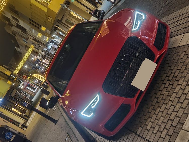 🇩🇪ナイシトール🟥メタボの赤い彗星🟥さんが投稿したWhite＆black・RED＆BLACK・出会いと別れの季節・Yokohama night offに関するカスタム事例の投稿画像4枚目