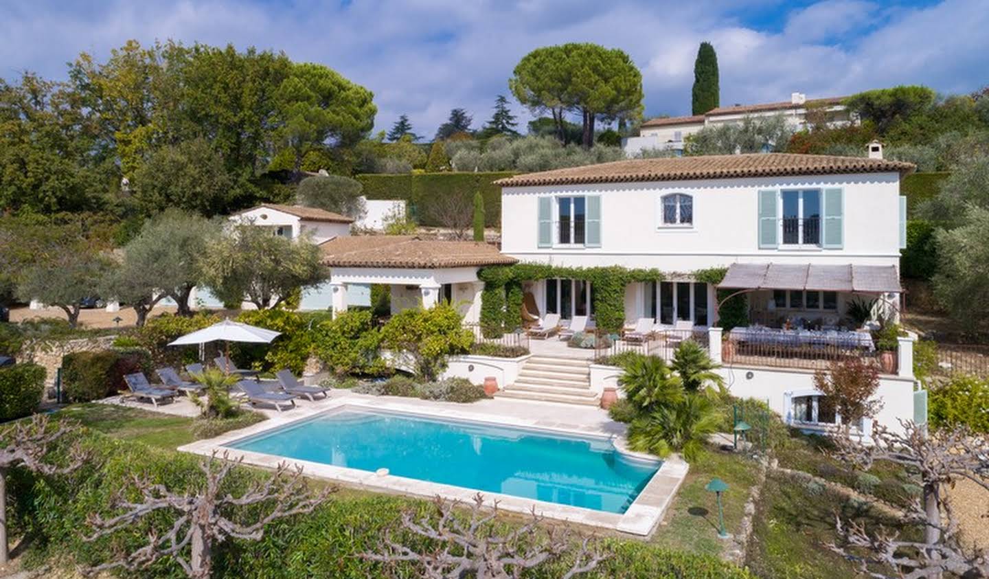 Villa with pool and garden Valbonne