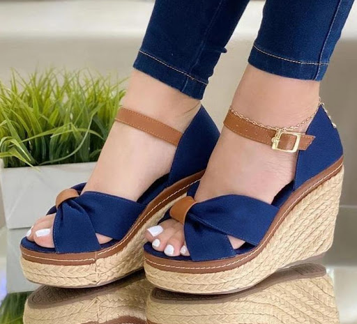 Title 4, Womens Belt Buckle Wedge Toothy Sandals, comfo...