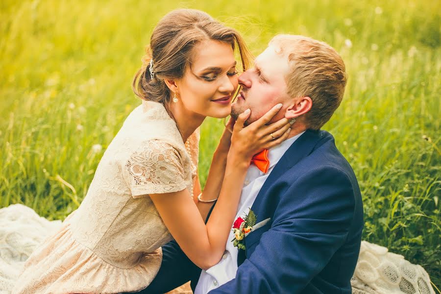 Fotógrafo de casamento Viktoriya Romanova (victori1). Foto de 19 de junho 2016