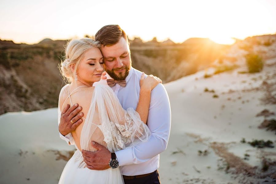 Fotografo di matrimoni Konrad Poświata (konradposwiata). Foto del 3 settembre 2018