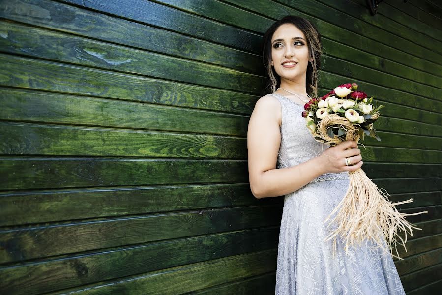 Jurufoto perkahwinan Anıl Behçet Güllüoğlu (fotomonark). Foto pada 24 Mac 2019