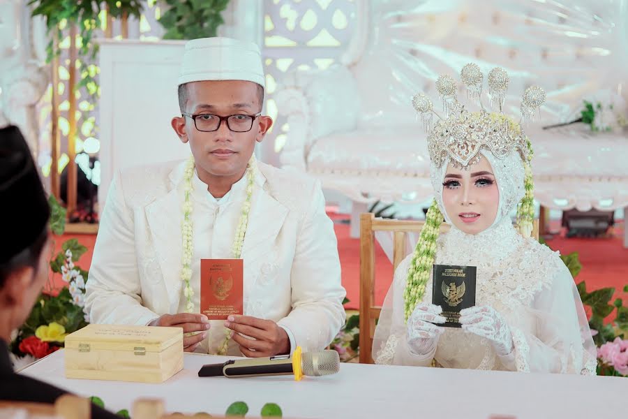 Fotógrafo de bodas Oksa Mubasarul Fikri (fikri). Foto del 21 de junio 2020