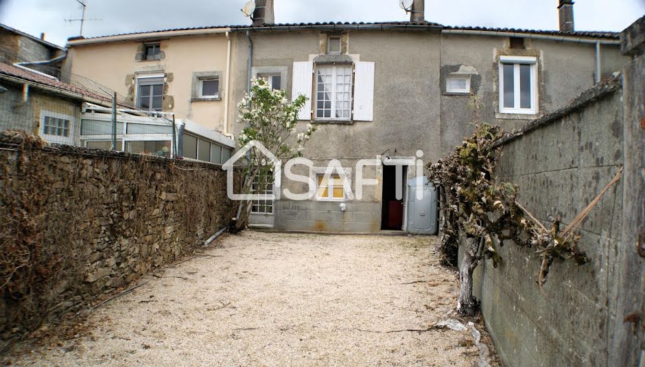 Vente maison 6 pièces 154 m² à La Châtaigneraie (85120), 121 000 €