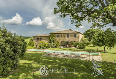 Farmhouse with garden 3