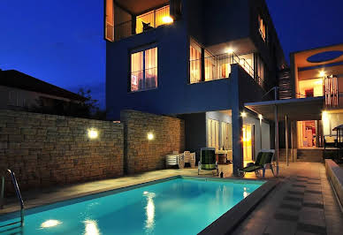 House with pool 20