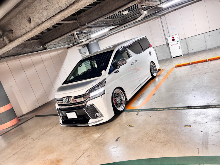 ヴェルファイアの7月もよろしくお願いします・地下駐車場盛り・生存確認投稿・関東輩会に関するカスタム事例の投稿画像1枚目