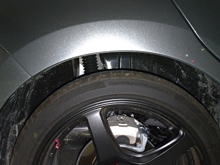 スイフトスポーツの車高調整・TEIN・EDFC PROに関するカスタム事例の投稿画像3枚目