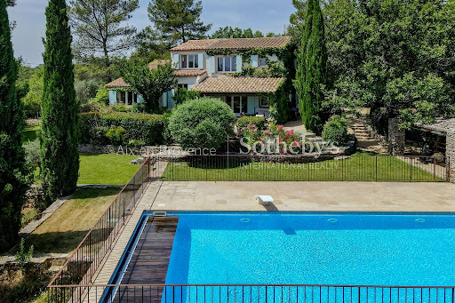 House with pool and garden 3