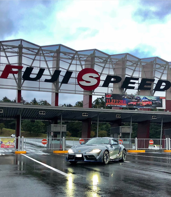スープラのオフ会・スープラ・オーナーズクラブ・90スープラ・雨☔に関するカスタム事例の投稿画像1枚目