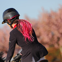 Pink hairstyle rides better di 