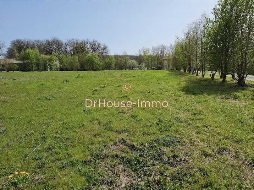 Vente terrain  1242 m² à Latille (86190), 37 776 €