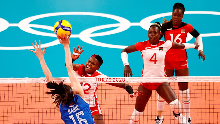 Gladys Ekaru (C) in action against Milena Rasic of Serbia.