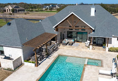 House with pool 17