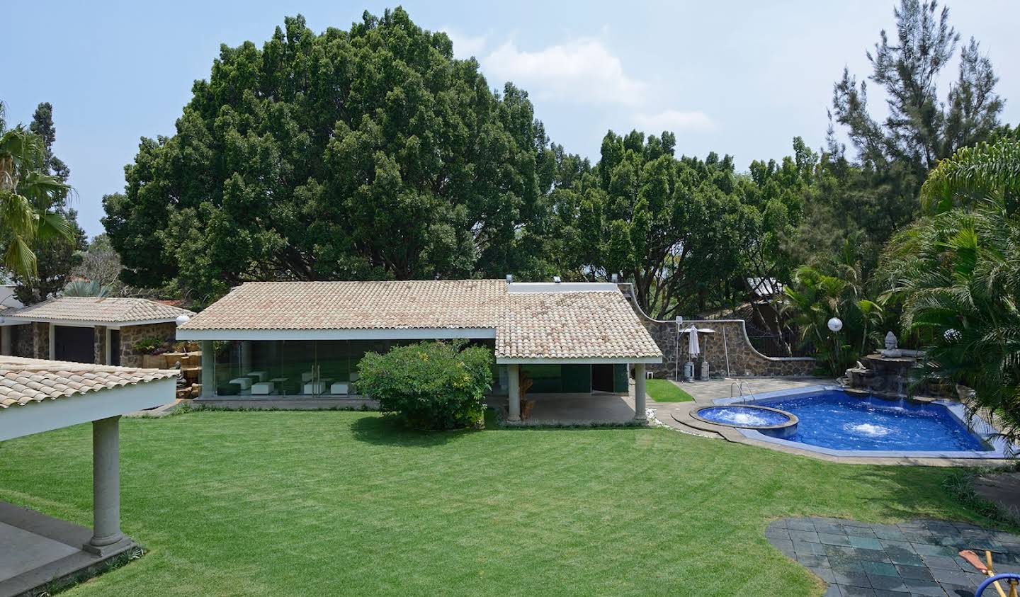 House with pool and garden Cuernavaca