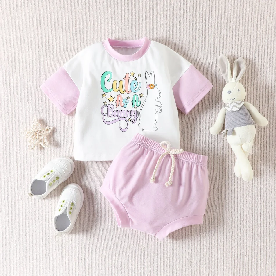 Gedrukte T-shirt met korte mouwen set. Comfortabel en stijlvol, ideaal voor warme dagen. Geniet van de zomer met deze casual outfit en voel je vrij.